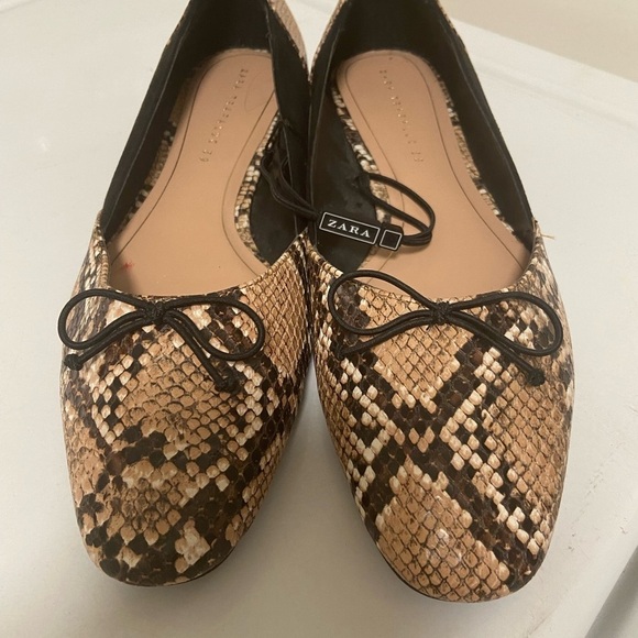 Zara trafaluc snakeskin and black flats new size 8 - Picture 5 of 10
